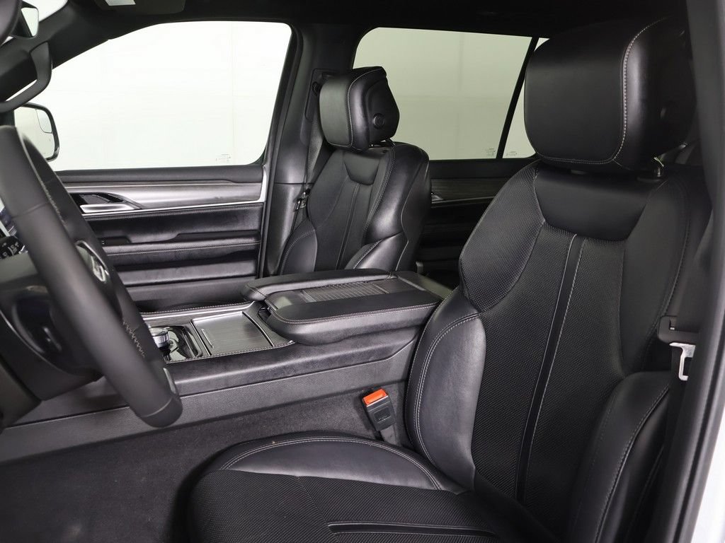 Used 2024 Jeep Wagoneer L Series III w/ Flexible Seating Group AWD/4WD image 31