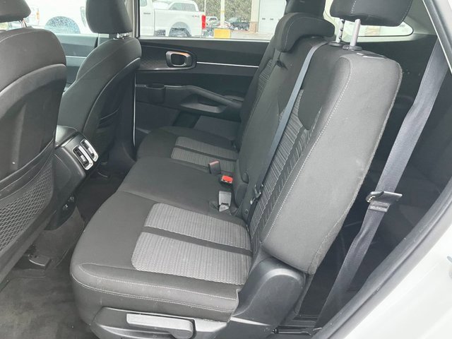 Used 2023 Kia Sorento LX image 16