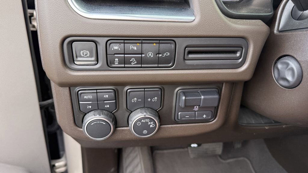 Used 2021 Chevrolet Tahoe Z71 w/ Z71 Signature Package image 6