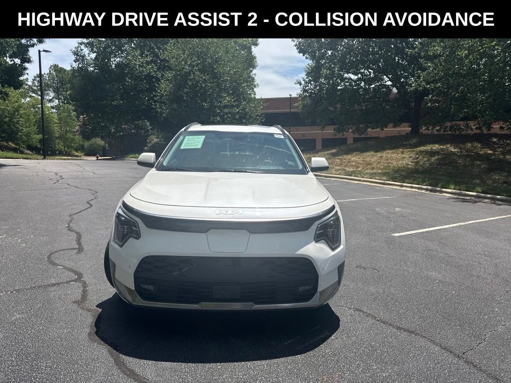 Used 2024 Kia Niro Wave w/ Wave Preserve Package FWD image 2