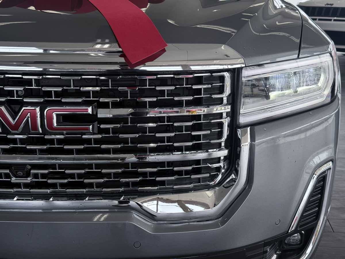 Used 2022 GMC Acadia Denali w/ Denali Ultimate Package FWD image 6