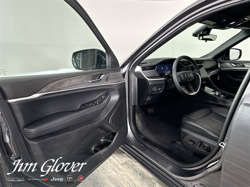 Used 2025 Jeep Grand Cherokee L Limited image 29