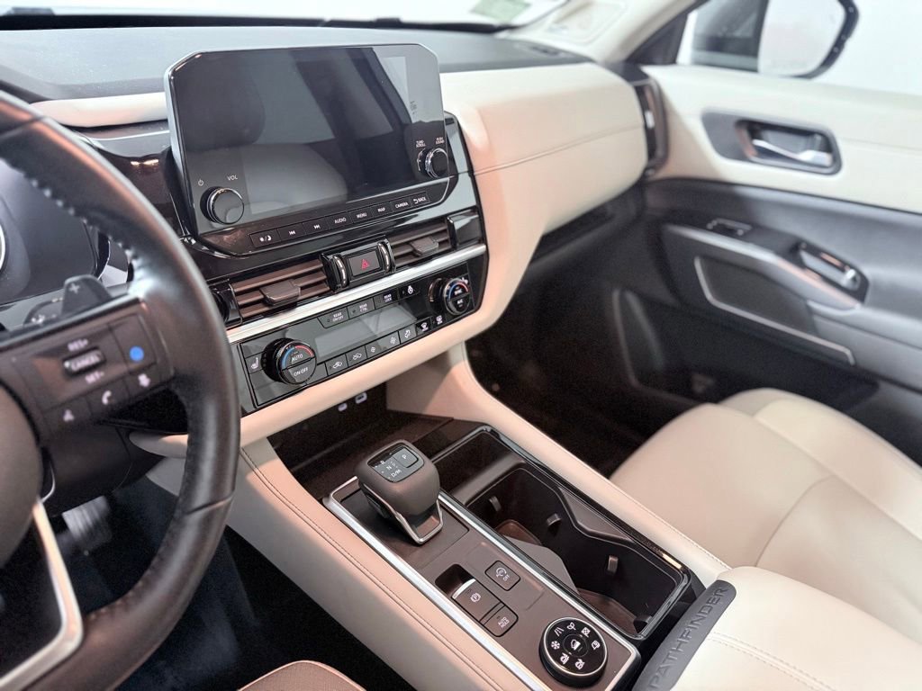 Used 2022 Nissan Pathfinder SL w/ SL Premium Package AWD/4WD image 16