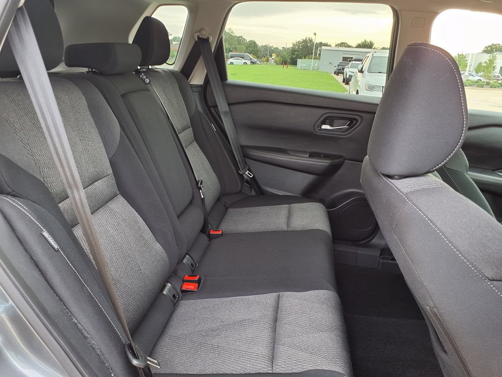 Used 2025 Nissan Rogue SV FWD image 30