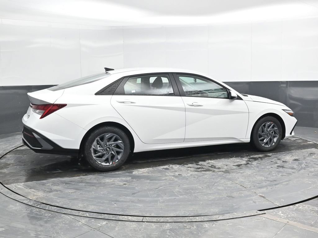 New 2026 Hyundai Elantra Blue image 2