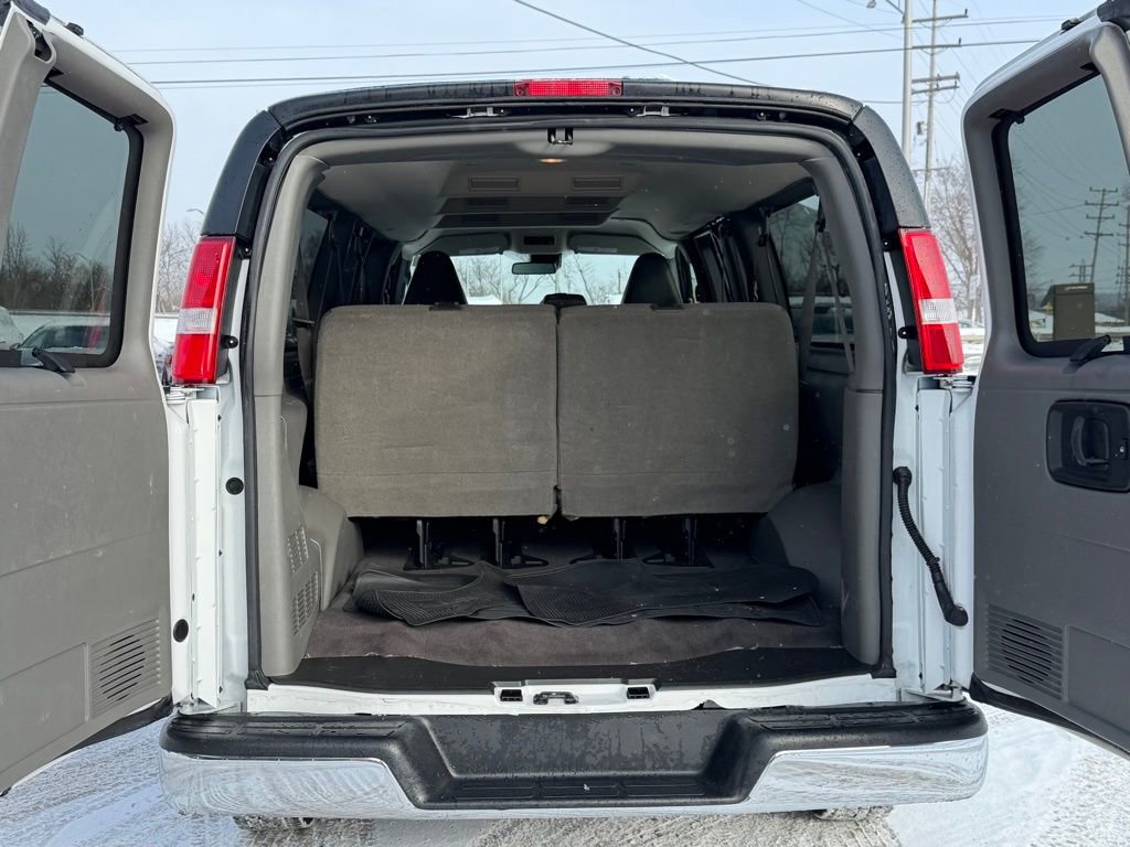 Used 2025 Chevrolet Express 3500 LT w/ LT Preferred Equipment Group RWD image 8
