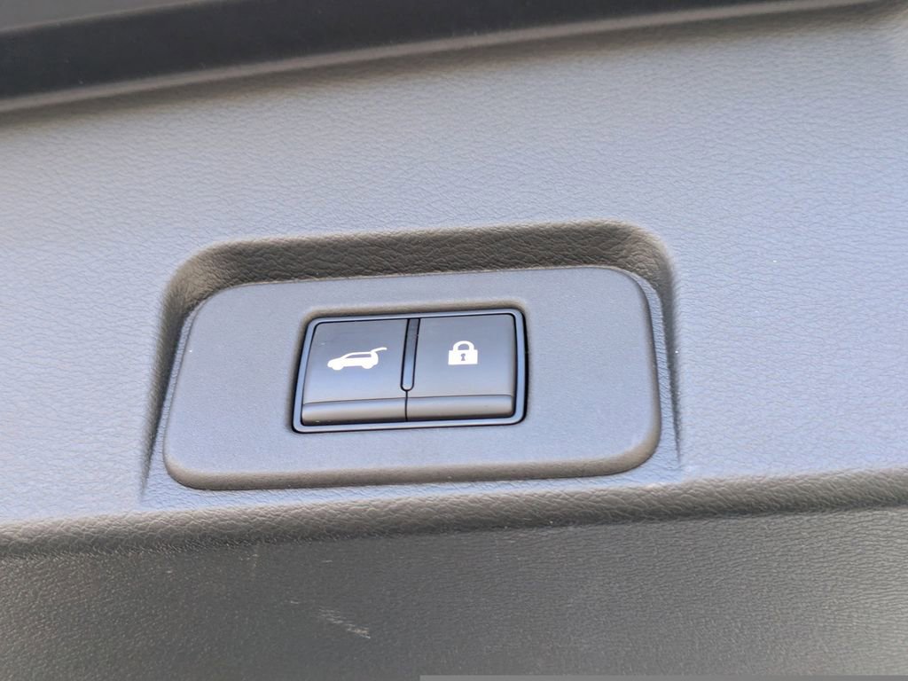 Used 2024 Nissan Rogue SV image 12