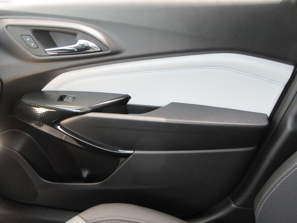 New 2026 Chevrolet Trax LT w/ LPO, Blackout Package FWD image 32