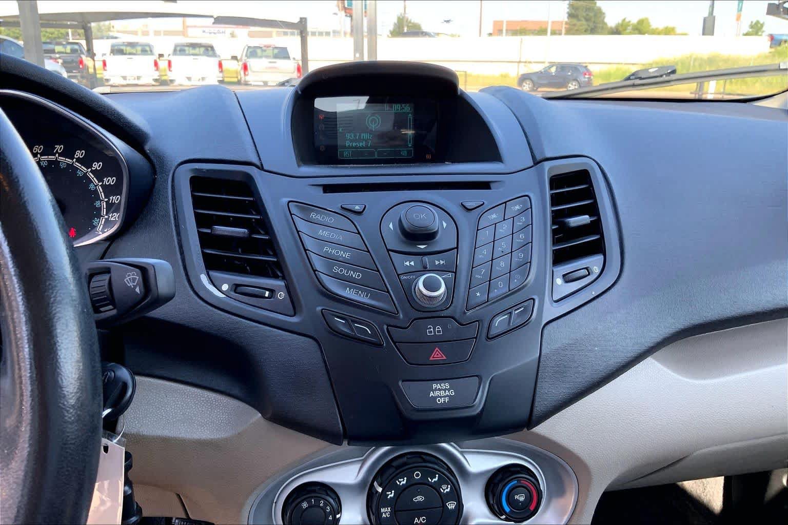 Used 2014 Ford Fiesta SE FWD image 27