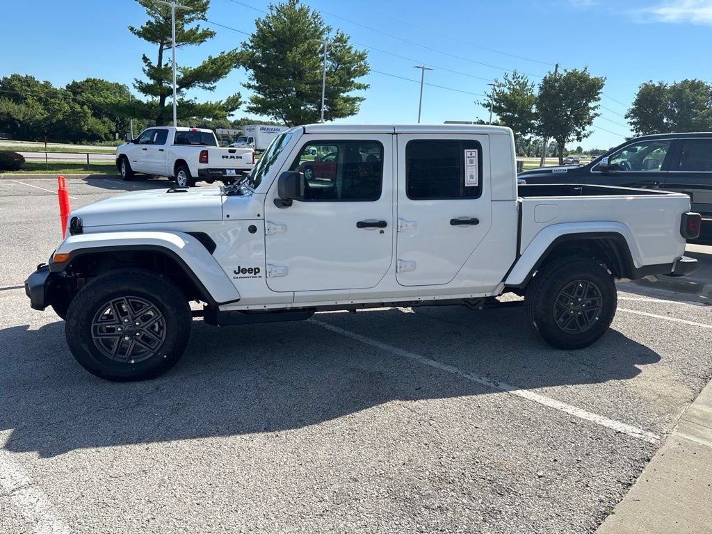 New 2026 Jeep Gladiator Sport AWD/4WD image 15