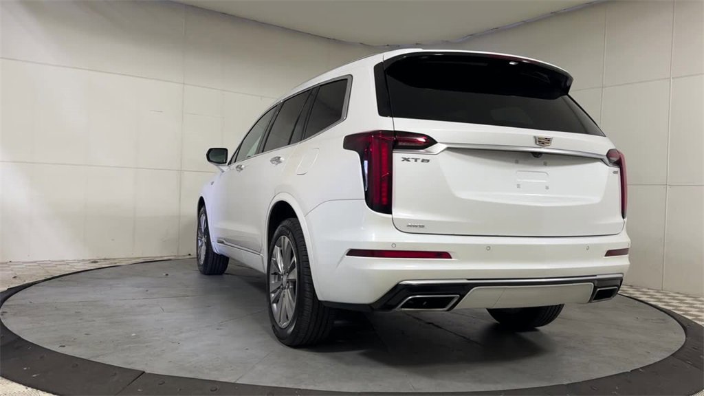 Used 2023 Cadillac XT6 Premium Luxury image 6