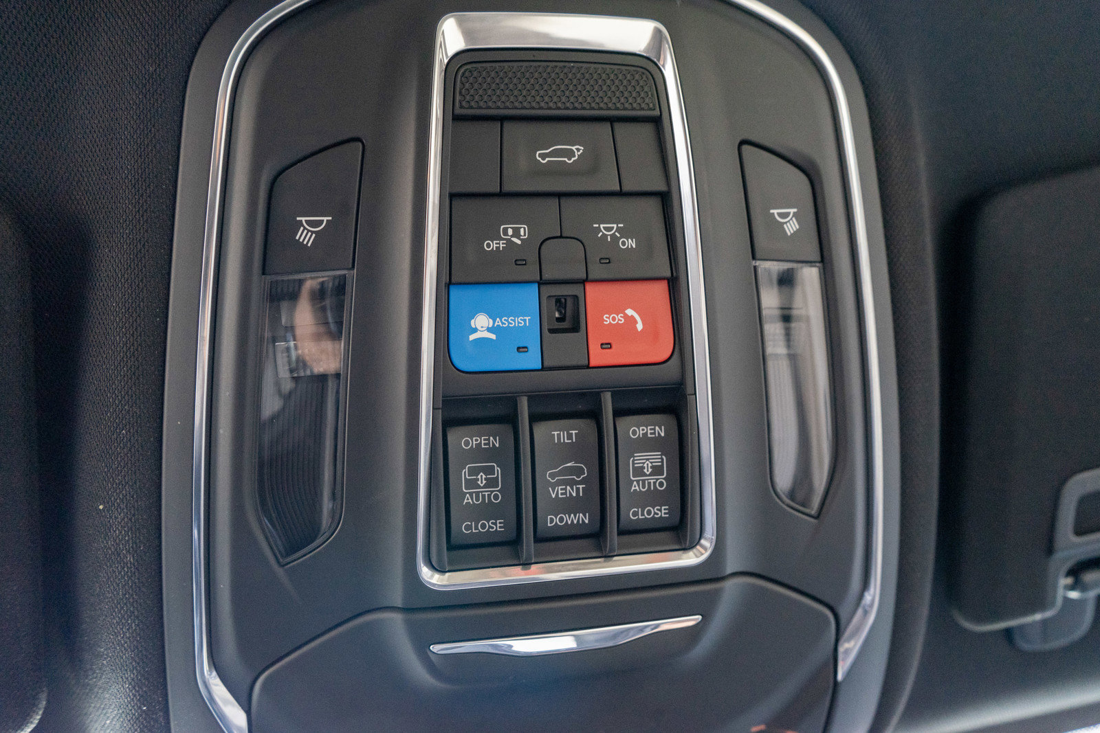 Used 2023 Jeep Grand Cherokee L Limited AWD/4WD image 23