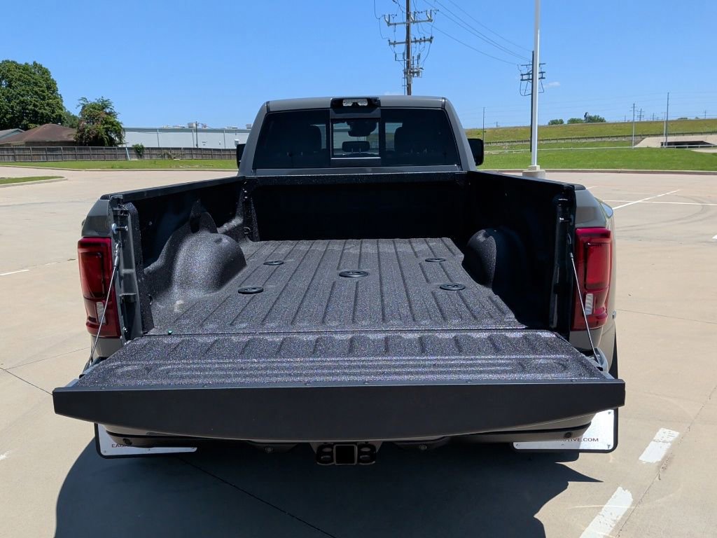 New 2026 RAM 3500 Laramie AWD/4WD image 45
