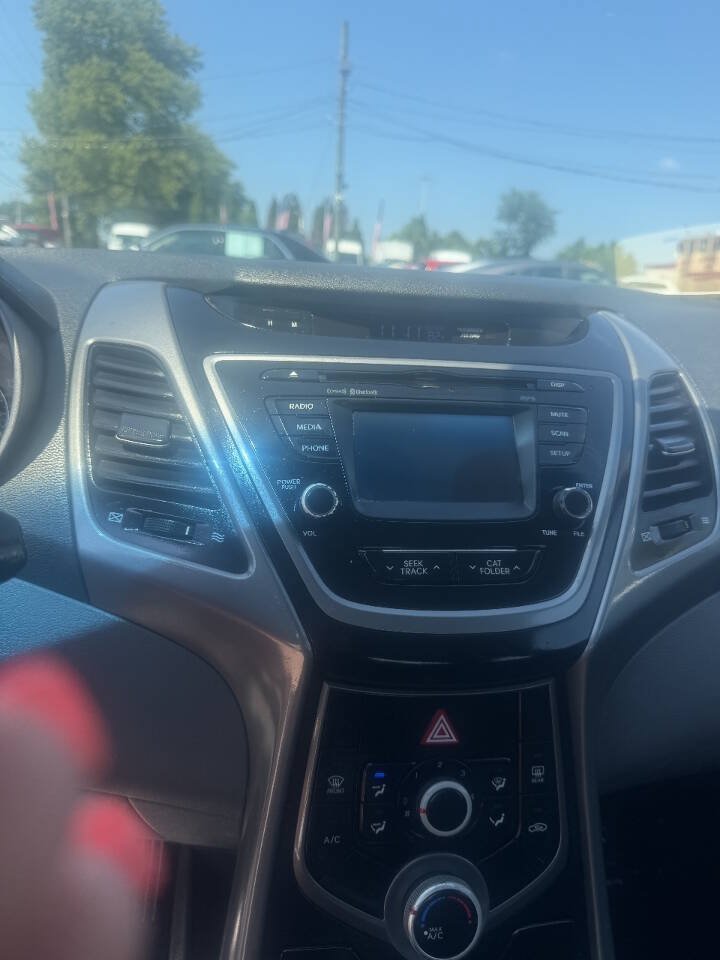 Used 2016 Hyundai Elantra SE w/ Option Group 02 FWD image 13