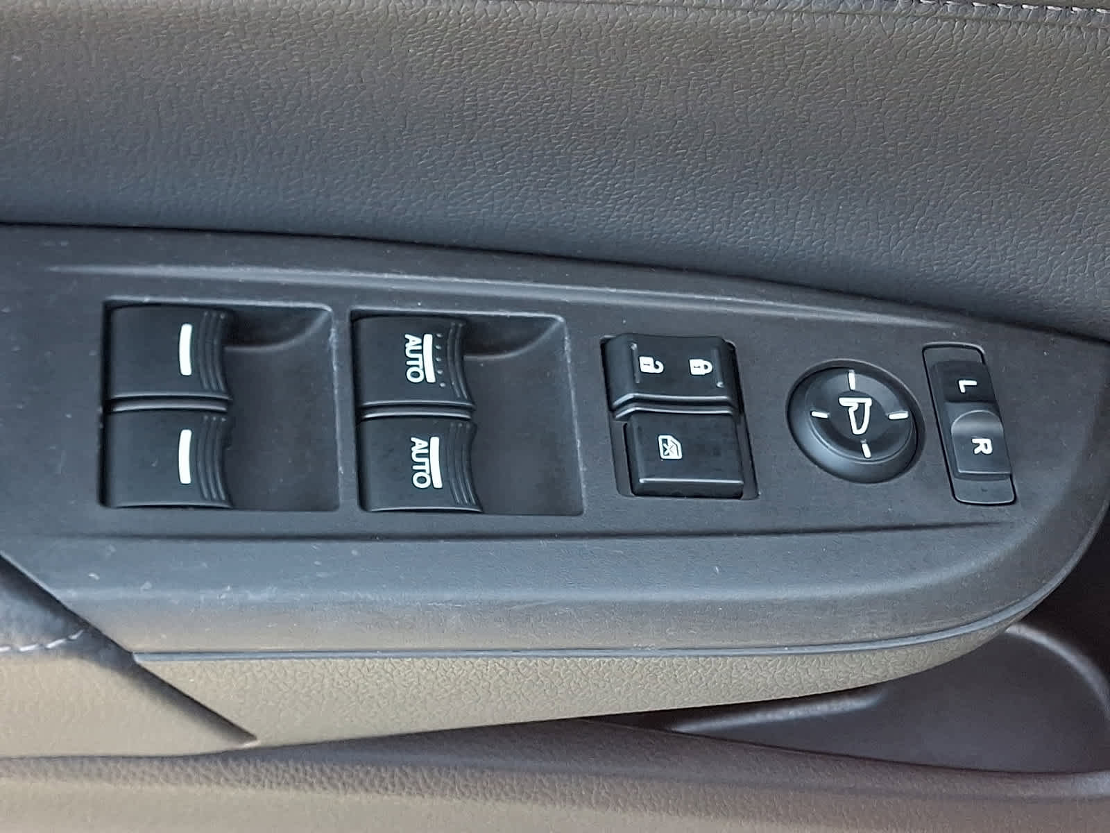 Used 2013 Acura ILX w/ Technology Package FWD image 28