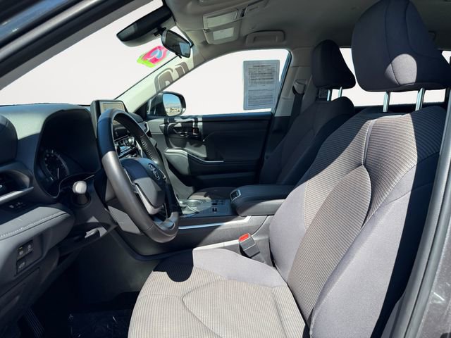 Certified 2025 Toyota Highlander LE image 9