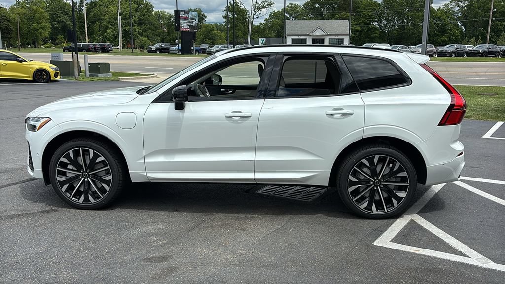 New 2026 Volvo XC60 T8 Ultra w/ Protection Package Premier AWD/4WD image 3