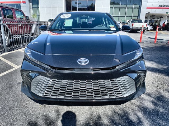 Used 2025 Toyota Camry SE w/ Convenience Package FWD image 3