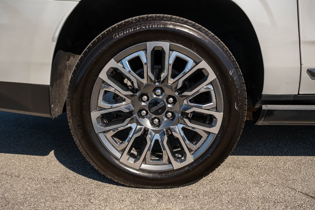 Used 2023 GMC Yukon XL Denali Ultimate w/ LPO, Floor Liner Package image 9