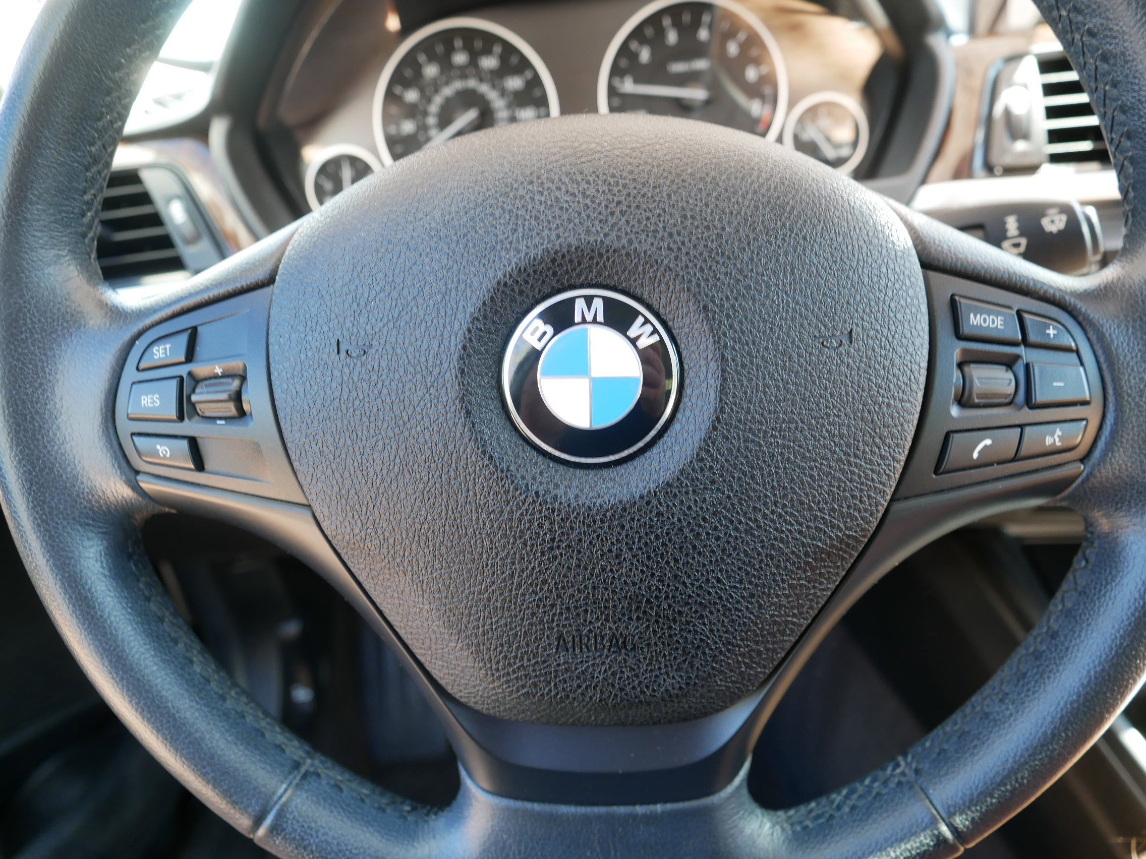Used 2015 BMW 320i xDrive Sedan AWD/4WD image 25