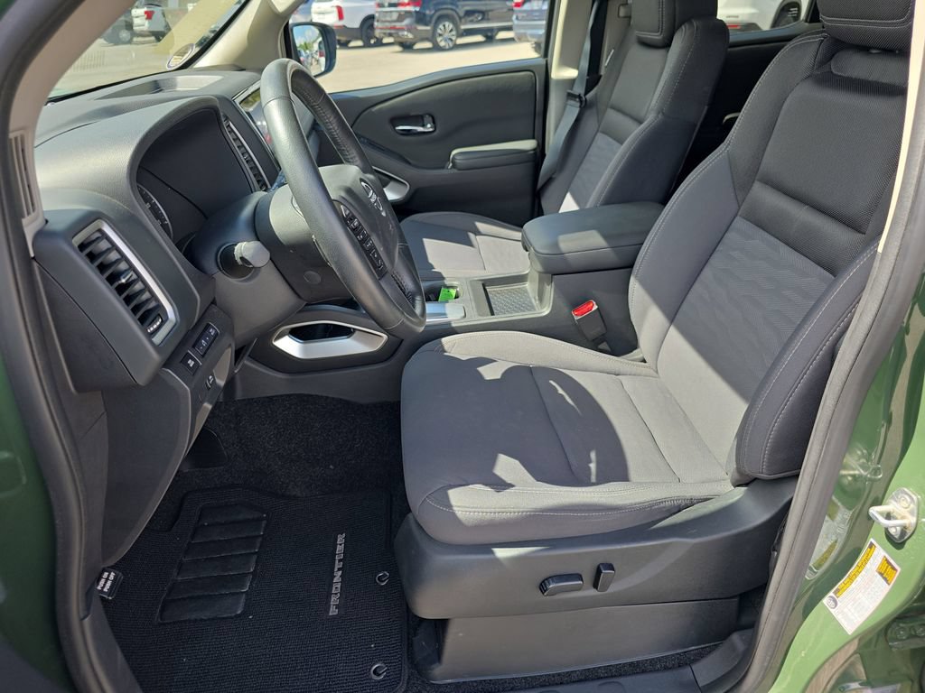 Used 2024 Nissan Frontier SV w/ SV Convenience Package RWD image 11