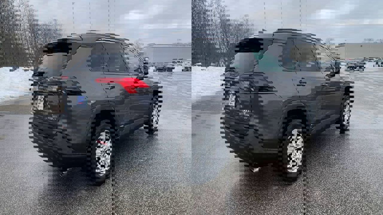 Used 2020 Toyota RAV4 XLE image 9