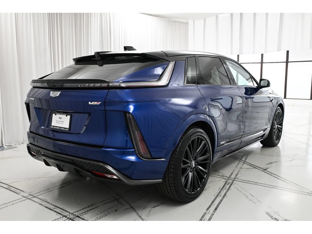 New 2026 Cadillac Lyriq V w/ Exterior Carbon Fiber Package AWD/4WD image 7