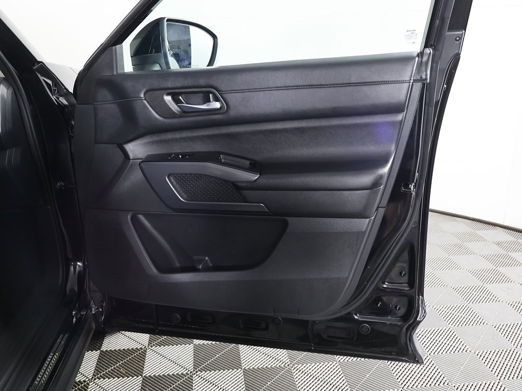 Used 2023 Nissan Pathfinder SL image 23