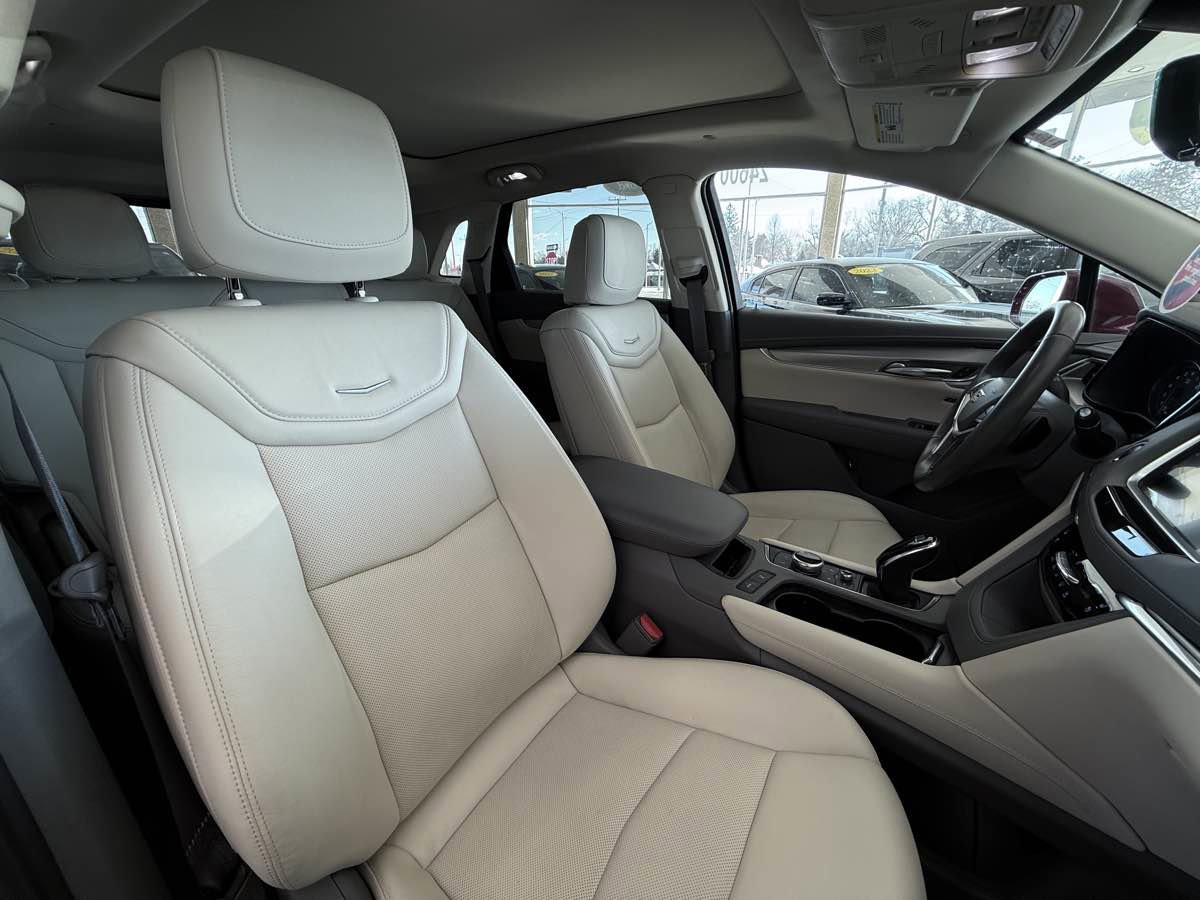 Used 2020 Cadillac XT5 Premium Luxury AWD/4WD image 23