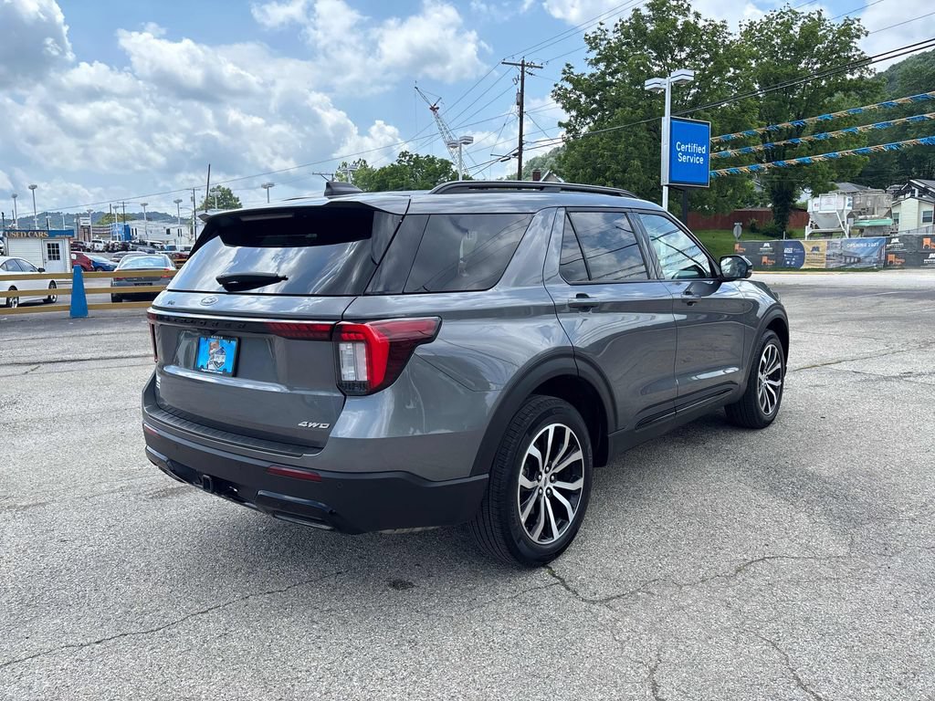 Used 2025 Ford Explorer ST-Line AWD/4WD image 5
