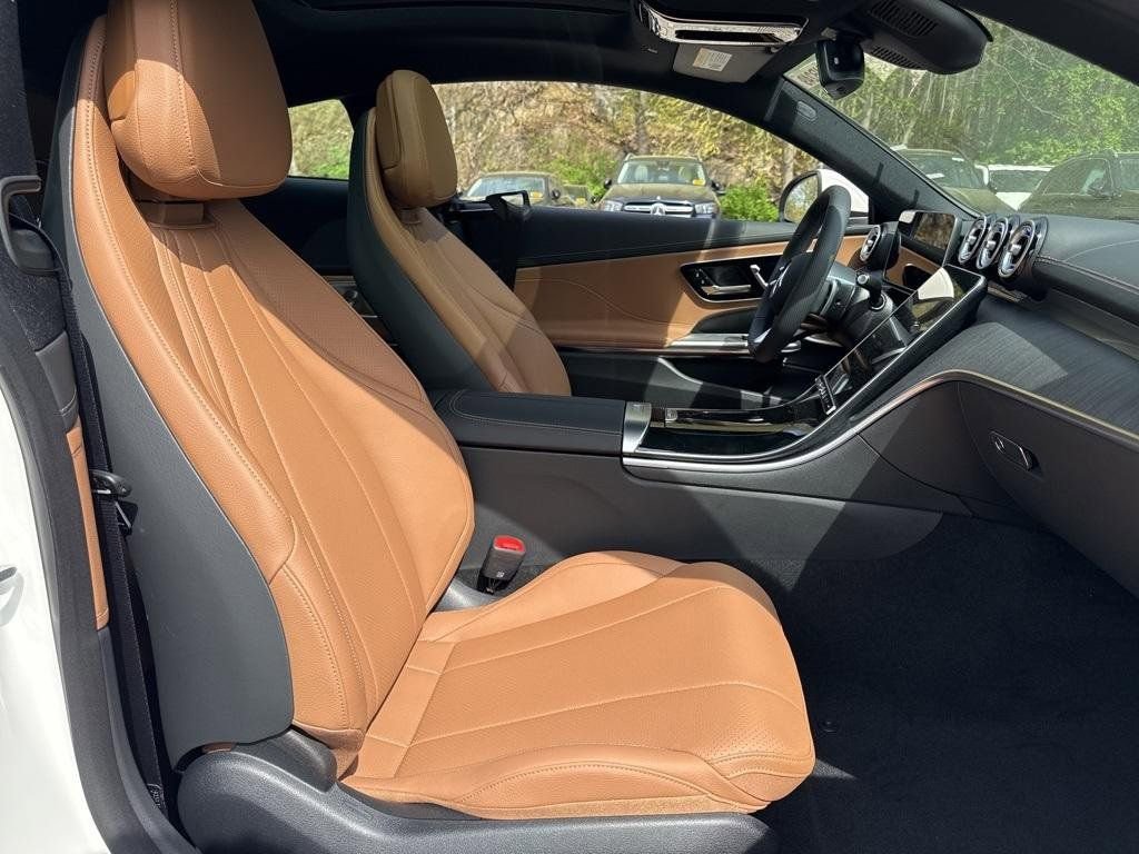 Used 2025 Mercedes-Benz CLE 300 4MATIC Coupe image 9