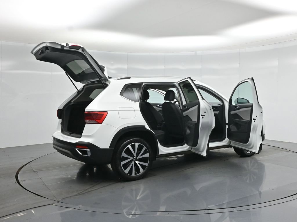 Used 2022 Volkswagen Taos SE FWD image 5