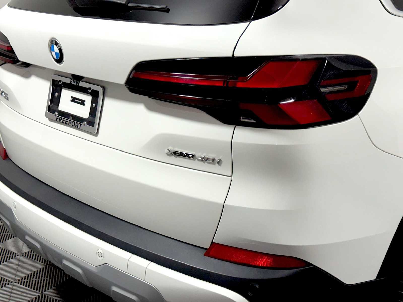 Used 2024 BMW X5 xDrive40i w/ Parking Assistance Package AWD/4WD image 28