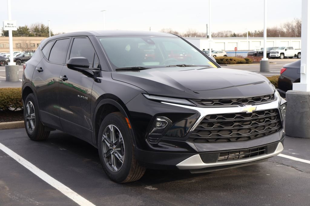 Used 2023 Chevrolet Blazer LT w/ Driver Confidence Package image 3