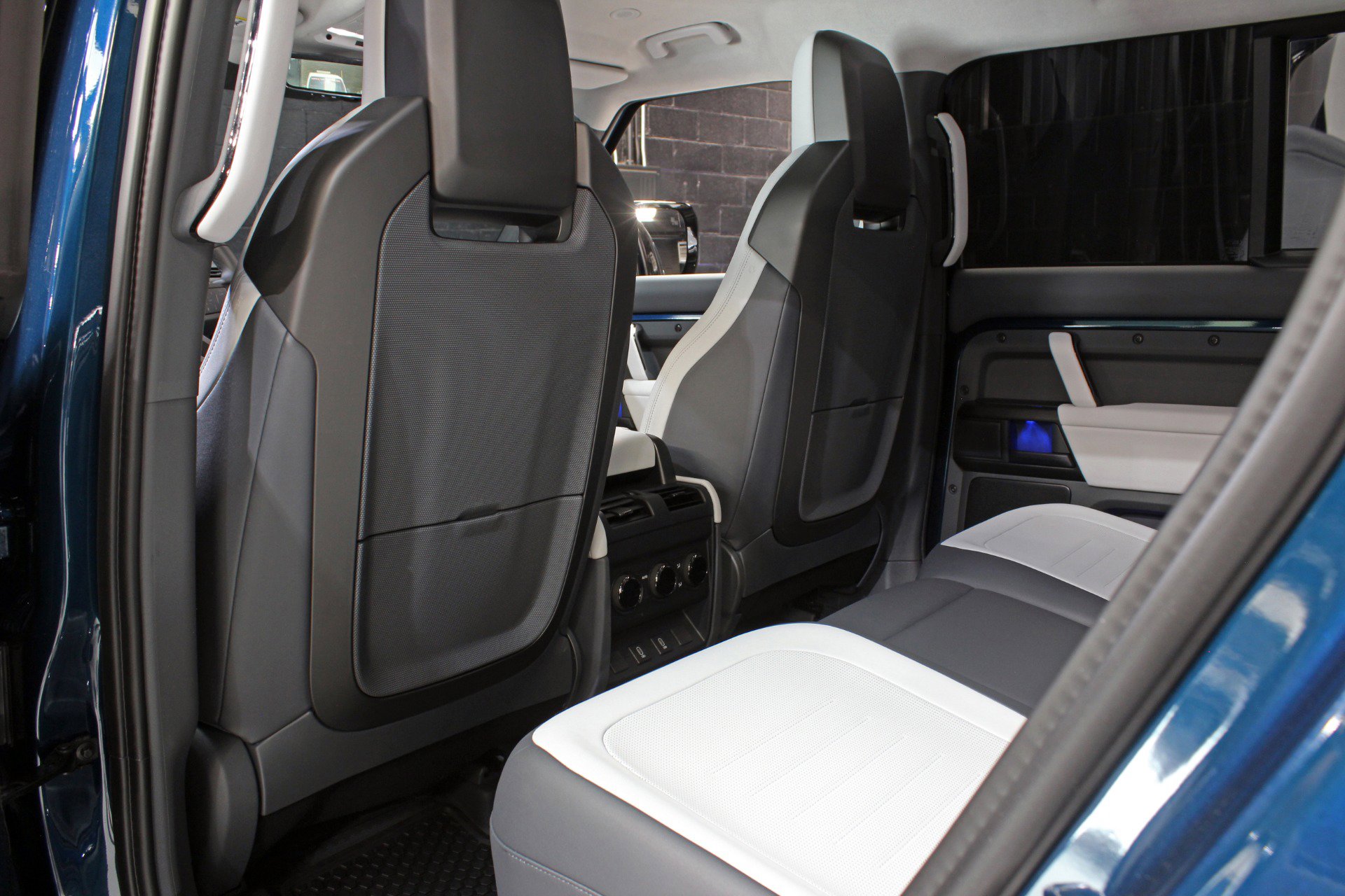 Used 2026 Land Rover Defender 110 image 45