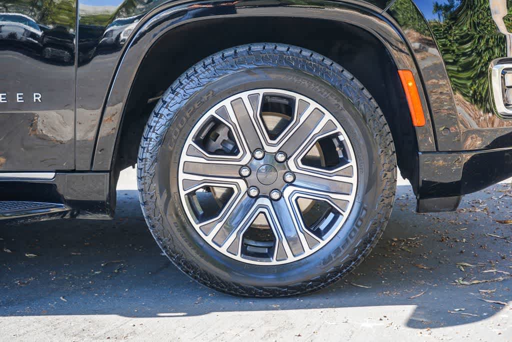 Used 2023 Jeep Wagoneer L Series II AWD/4WD image 8
