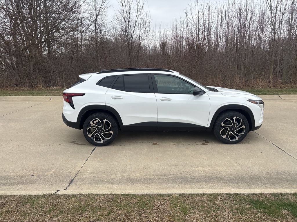 New 2026 Chevrolet Trax RS w/ Sunroof Package FWD image 10