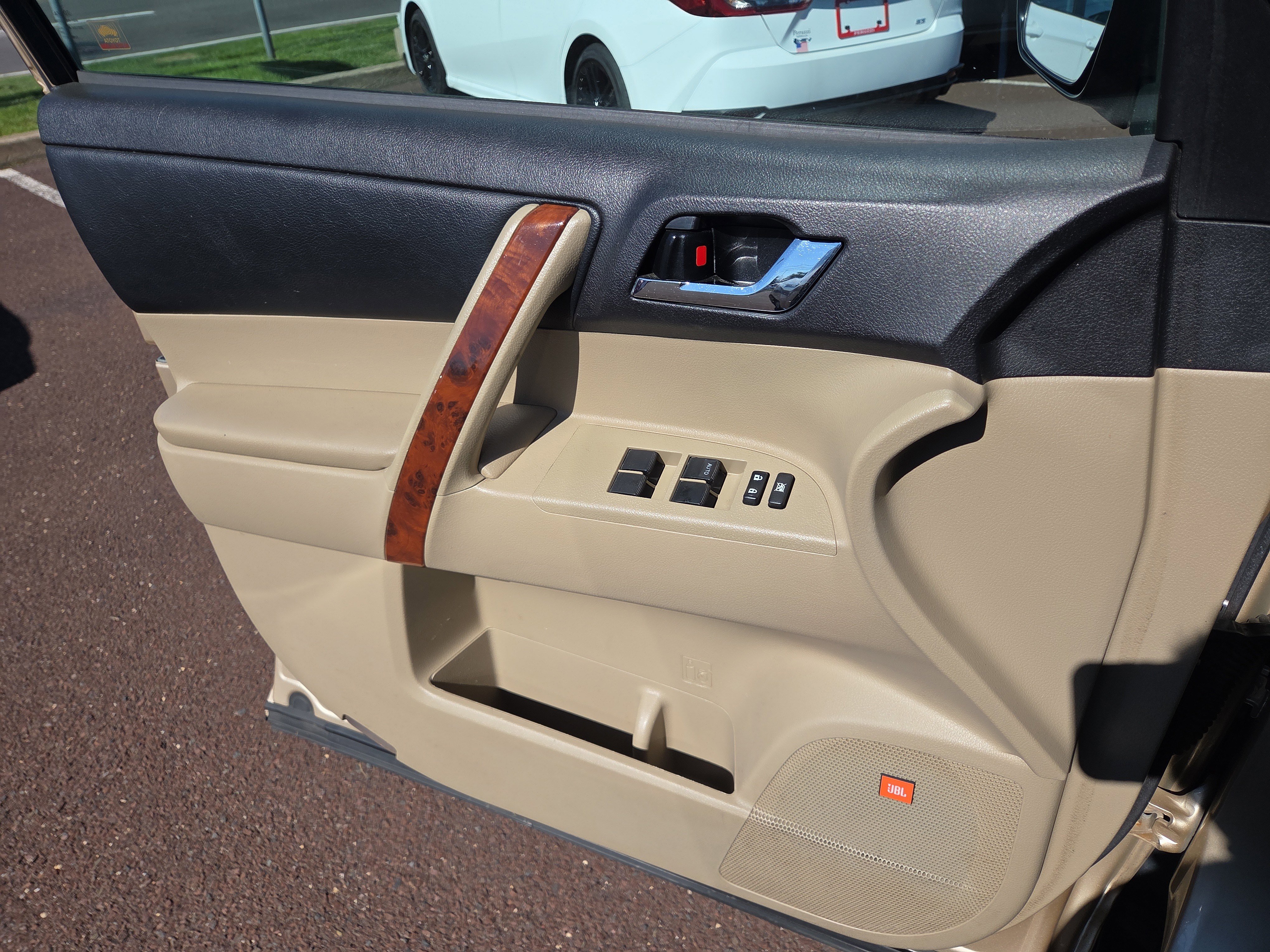 Used 2013 Toyota Highlander Limited image 14