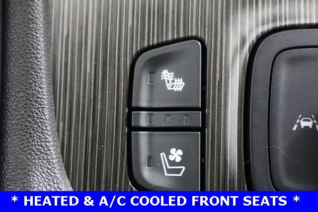 Used 2023 GMC Acadia SLT w/ Elevation Edition image 16