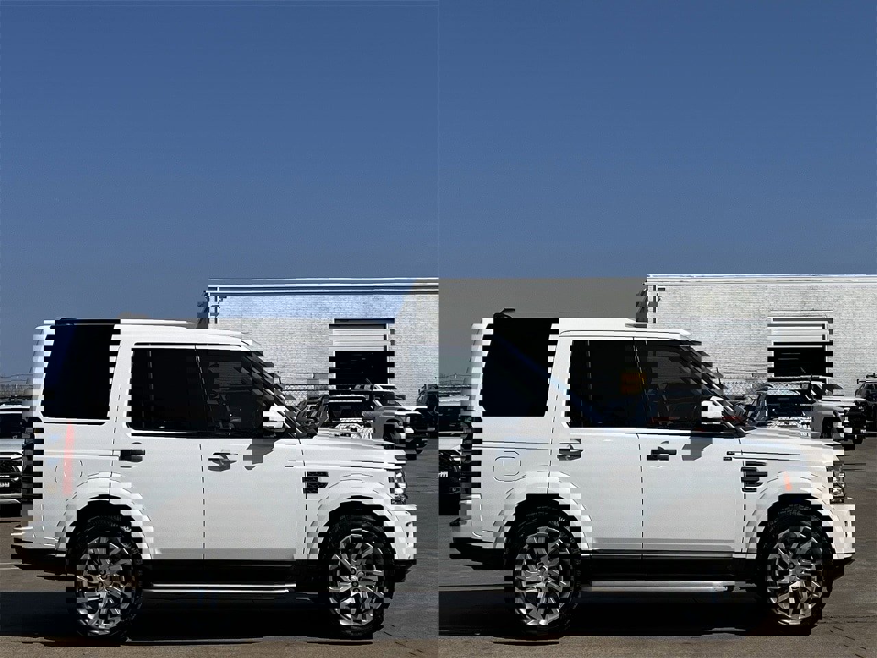 Used 2016 Land Rover LR4 HSE image 3