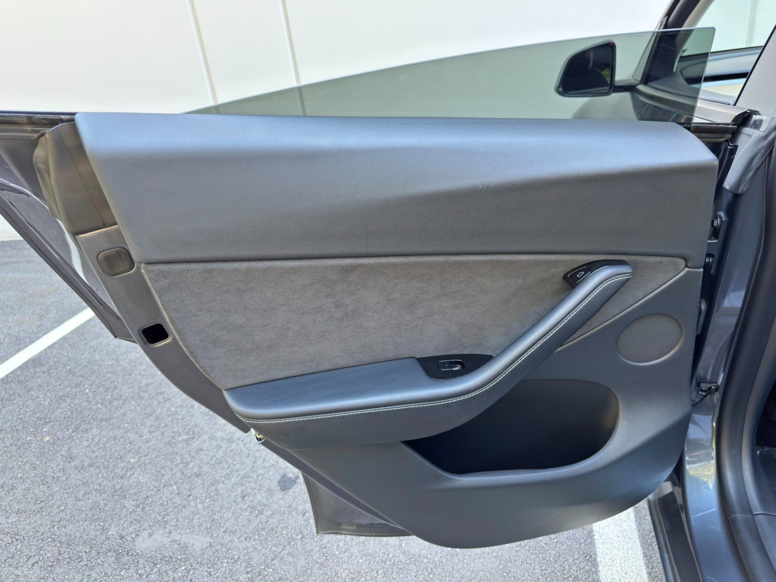 Used 2021 Tesla Model Y Long Range image 40