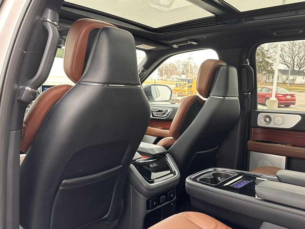 Used 2023 Lincoln Navigator L Reserve image 13