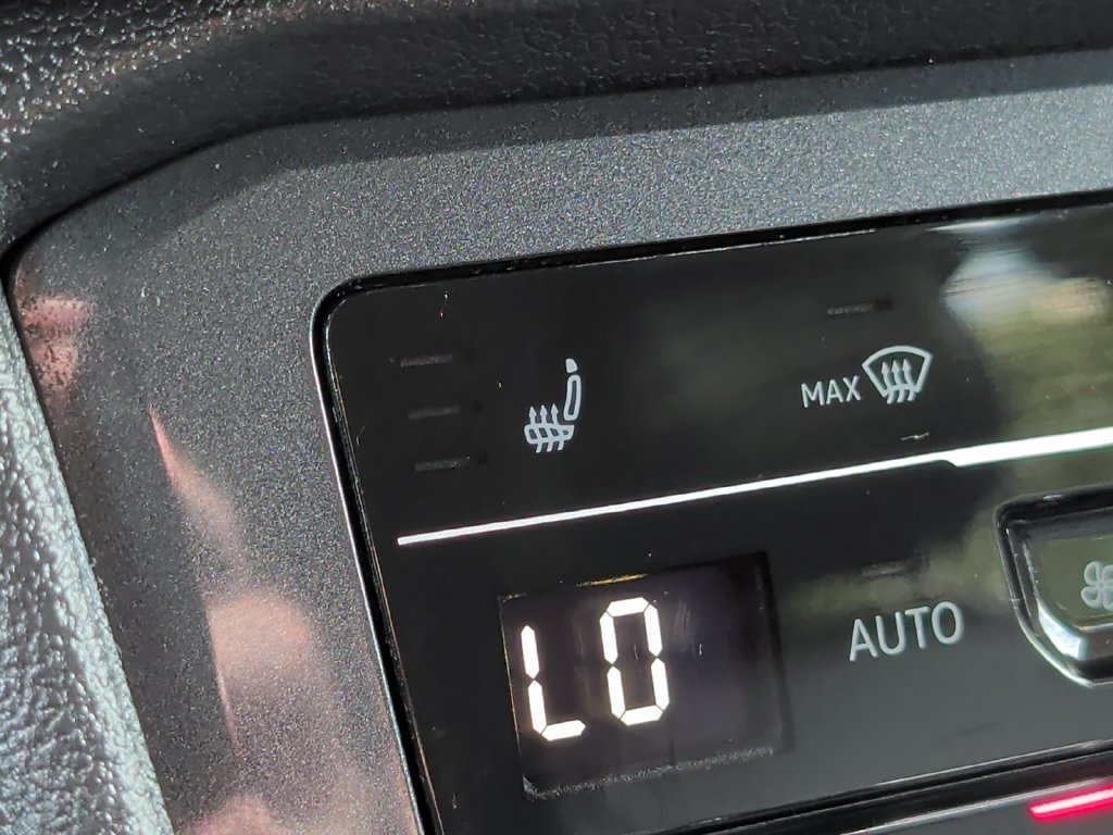 Used 2024 Volkswagen Tiguan SE AWD/4WD image 27