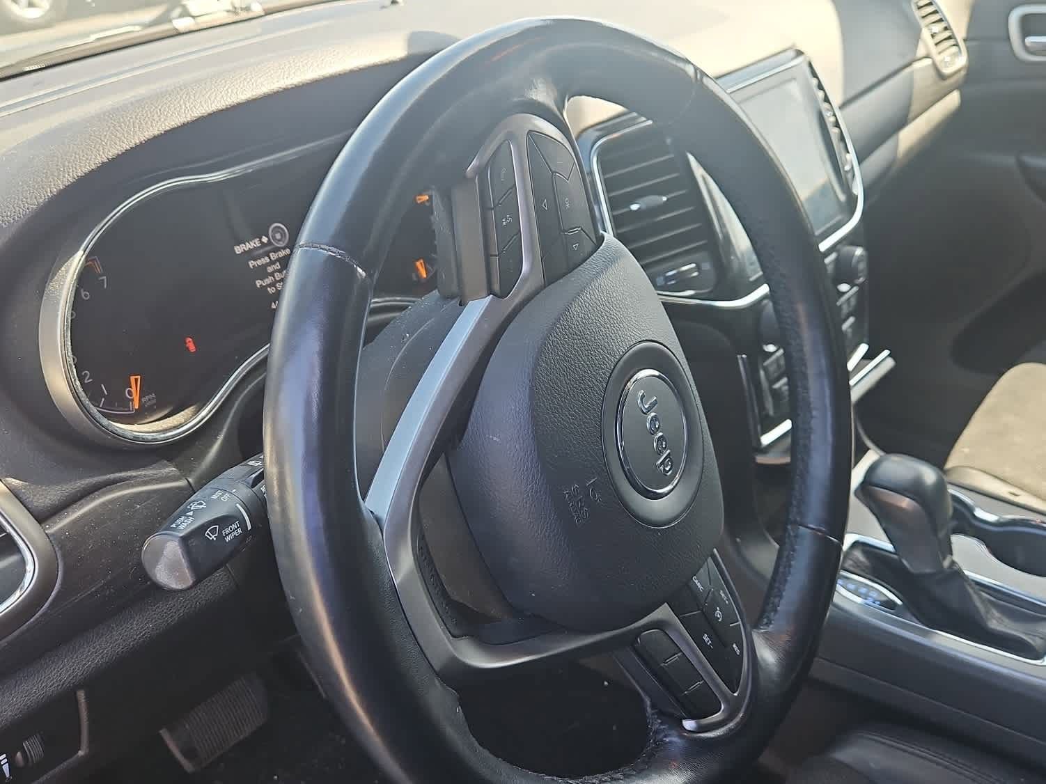 Used 2022 Jeep Grand Cherokee Laredo X image 2