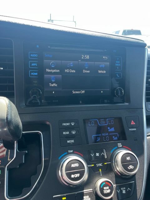 Used 2017 Toyota Sienna SE Premium FWD image 45