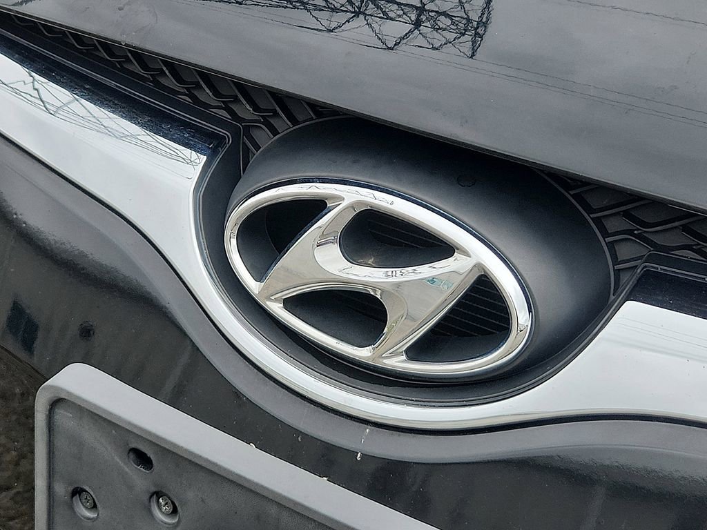 Used 2017 Hyundai Veloster Value Edition FWD image 4