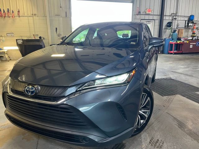 Used 2021 Toyota Venza LE AWD/4WD image 1