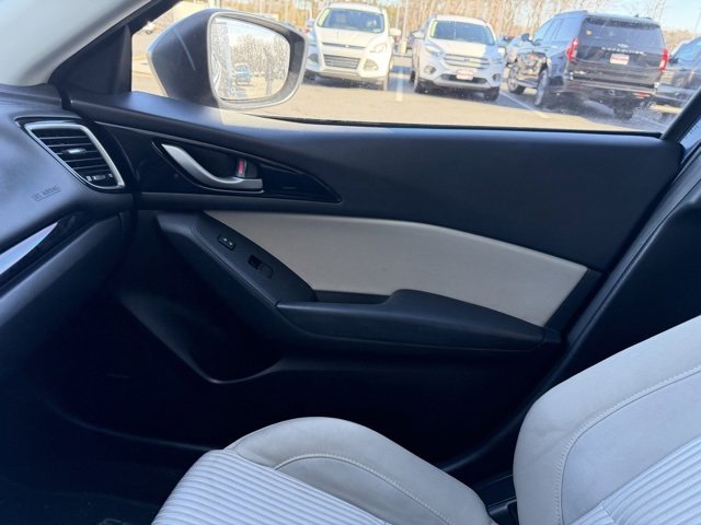Used 2014 MAZDA MAZDA3 i Touring w/ Technology Package image 17