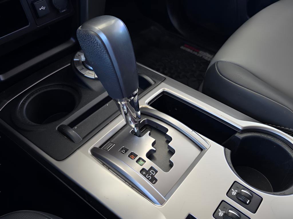 Used 2022 Toyota 4Runner SR5 Premium w/ Moonroof Package AWD/4WD image 18