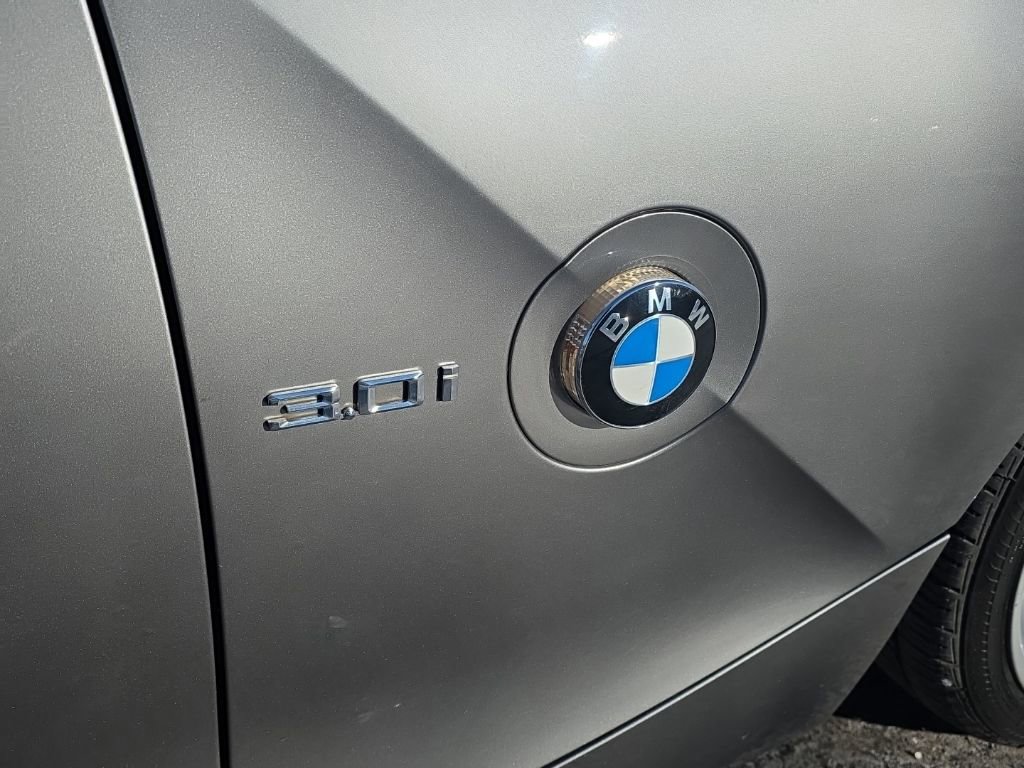 Used 2005 BMW Z4 3.0i image 10